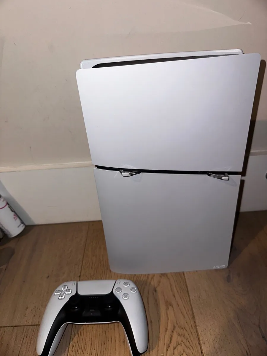 PS5 Slim (digital) (2 controllers) + PSVR2 - Image 4