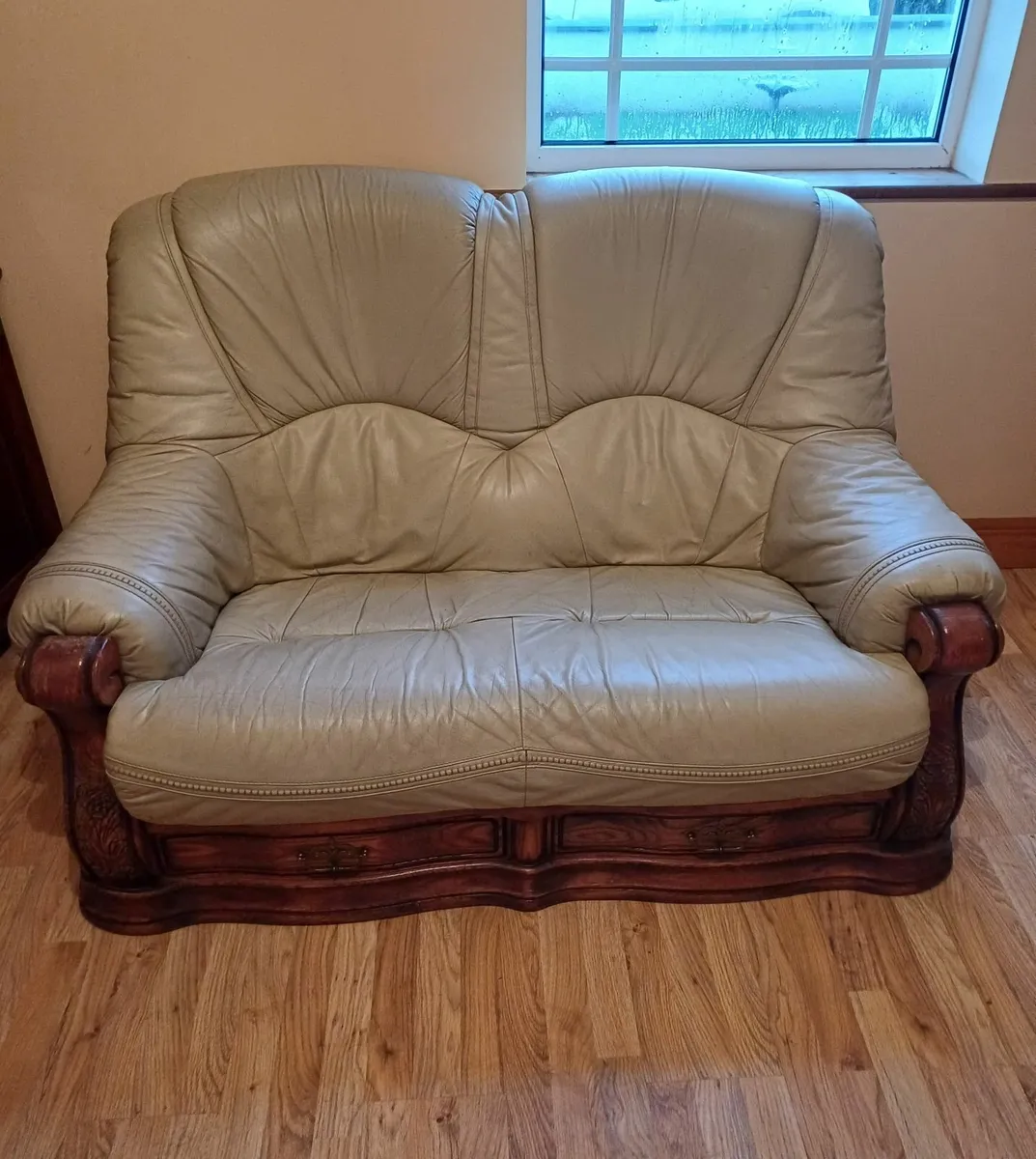 2 seater couch - Image 1