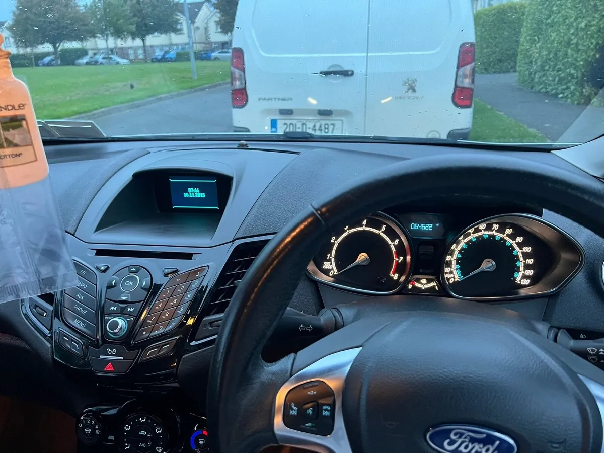 Ford Fiesta 2015 - Image 2