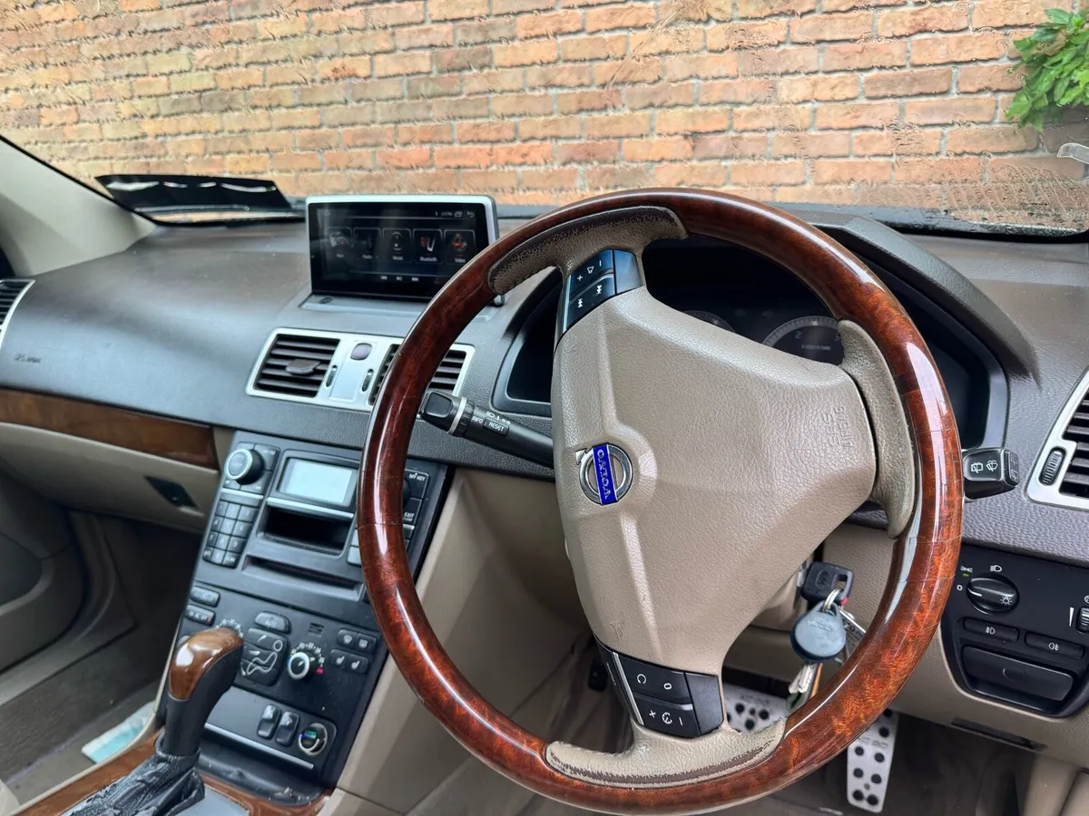 Volvo Xc90 - Image 2