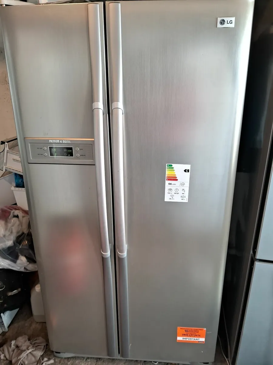 LG AMERICAN FRIDGE AND FREEZER - Image 4