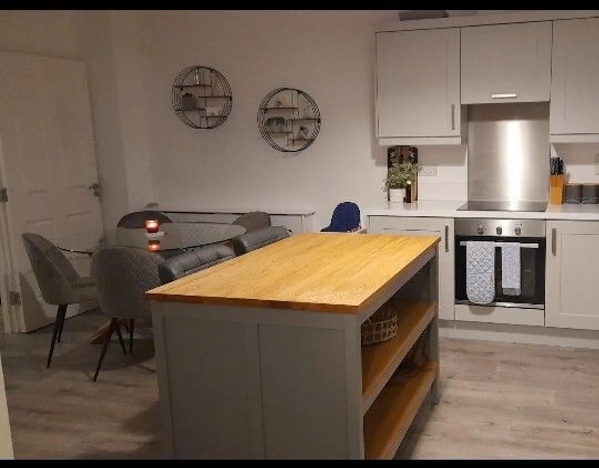 Kitchen Island - Image 2