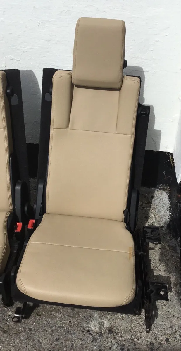 Land Rover Discovery 3 rear seats,load space cover - Image 2