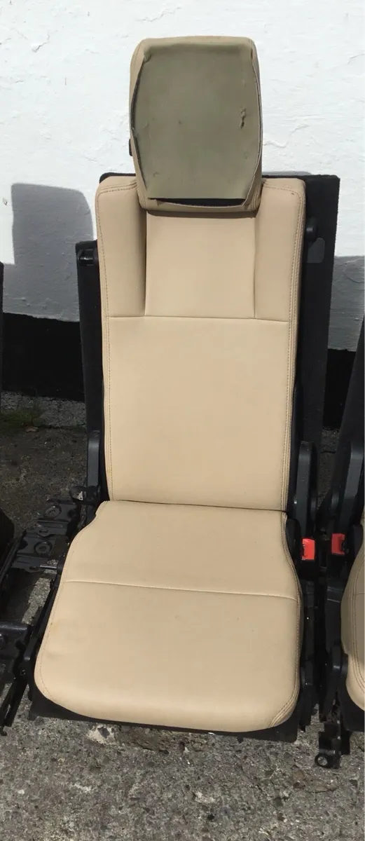 Land Rover Discovery 3 rear seats,load space cover - Image 3
