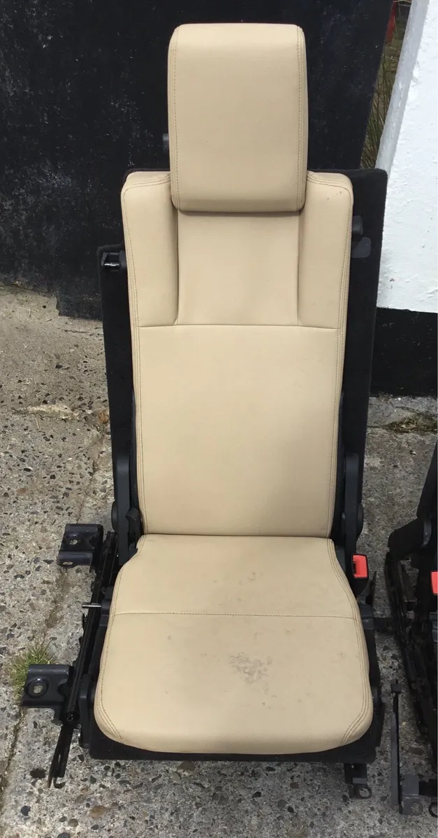 Land Rover Discovery 3 rear seats,load space cover - Image 4
