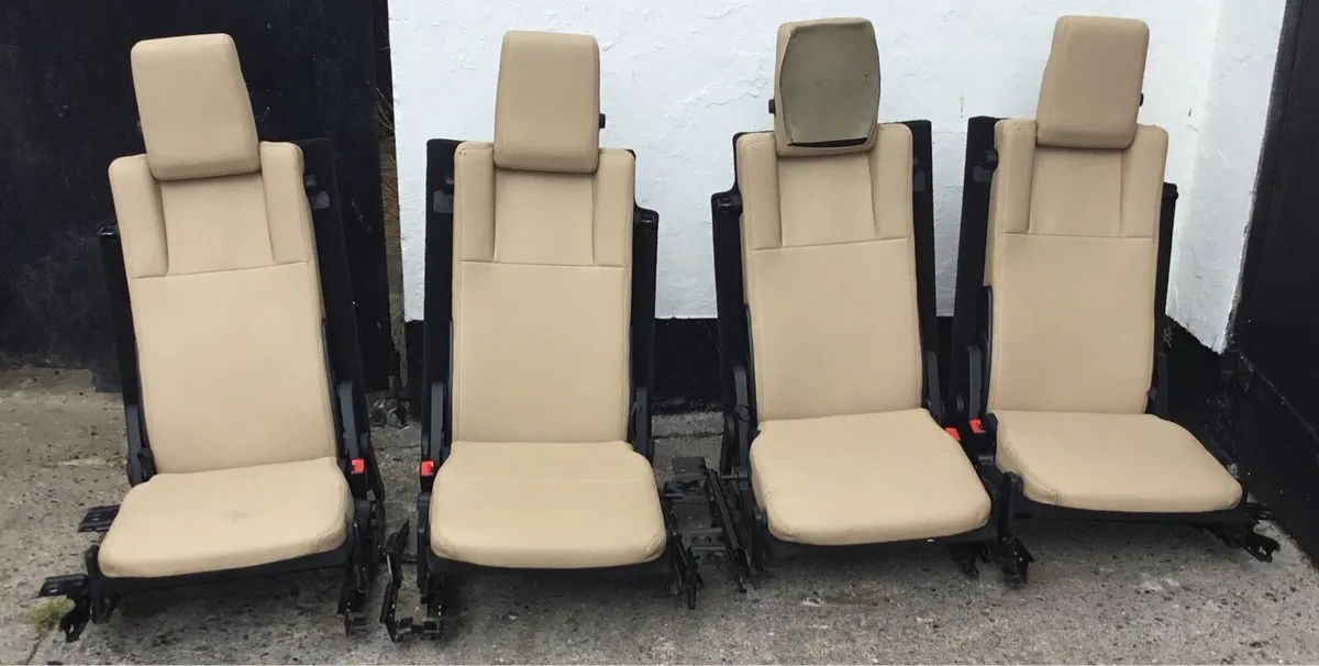Land Rover Discovery 3 rear seats,load space cover - Image 1