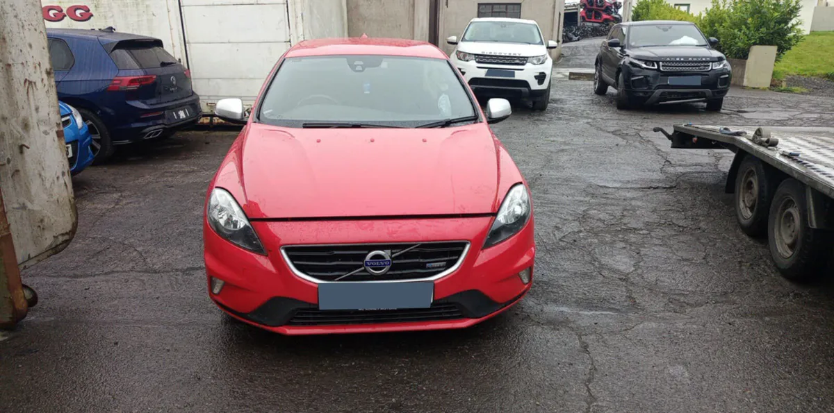 2014 VOLVO V40  R-DESIGN 2.0 Diesel FOR BREAKING! - Image 1