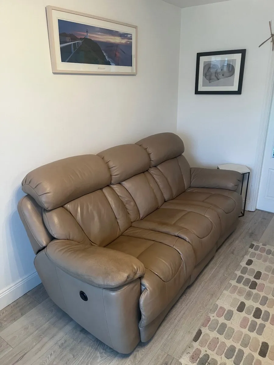 Reclining Electric Couch . - Image 1