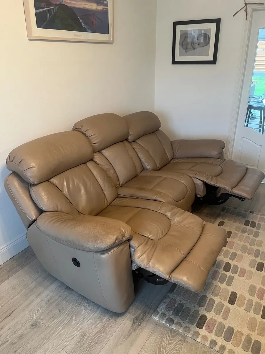 Reclining Electric Couch . - Image 2