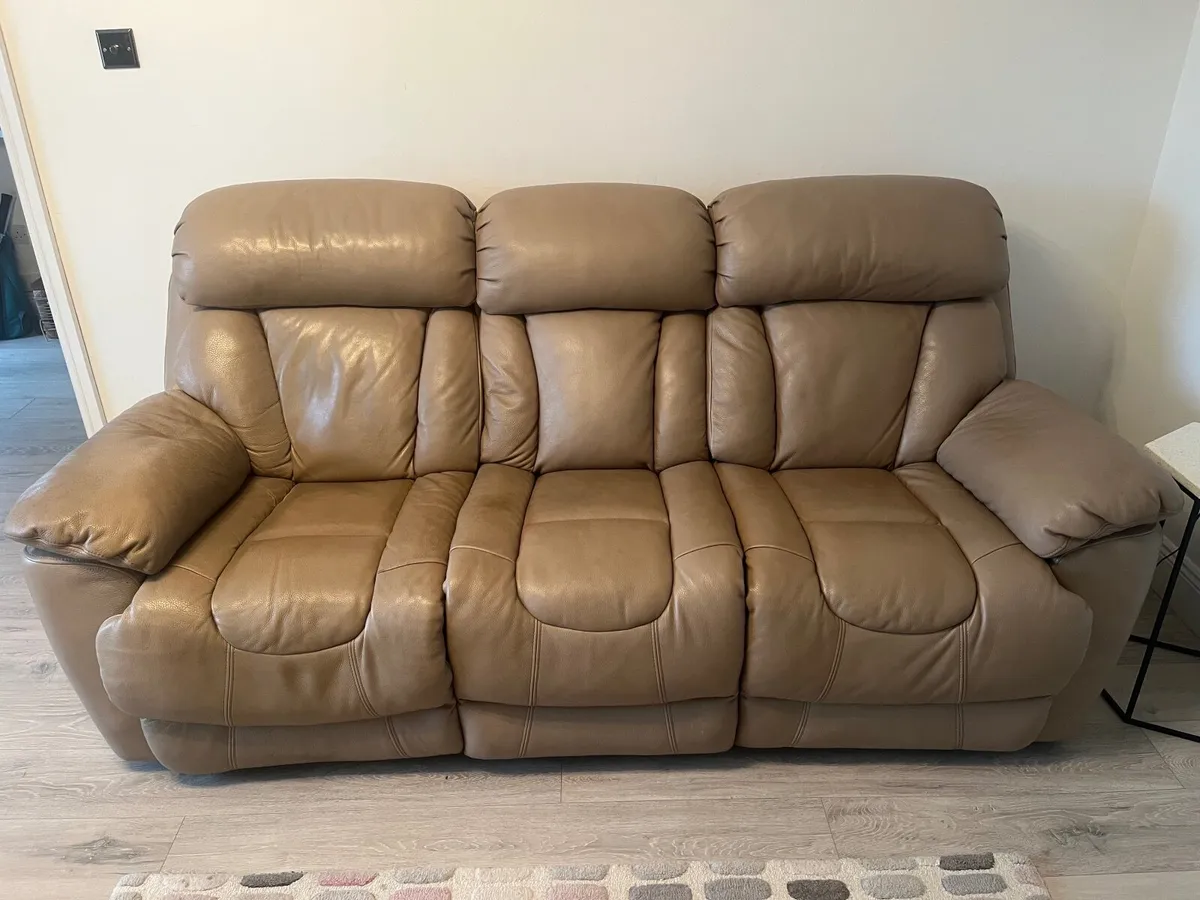 Reclining Electric Couch . - Image 4