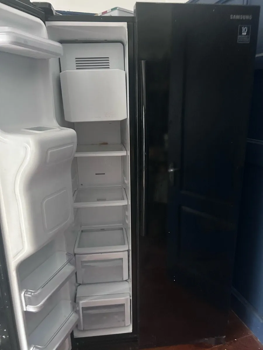 Reduced Samsung American fridge/freezer - Image 3