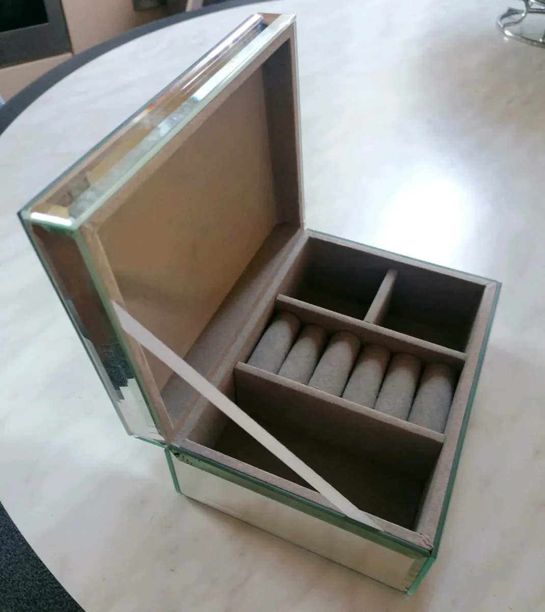 Laura Ashley Mirrored Jewellery Box - Image 3