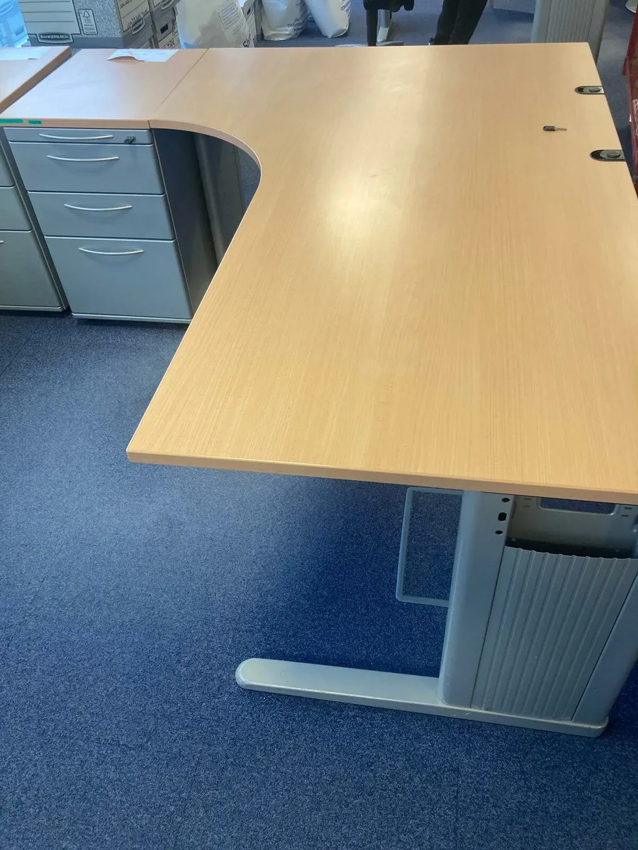 Managers  1800 mm corner office desks with - Image 1