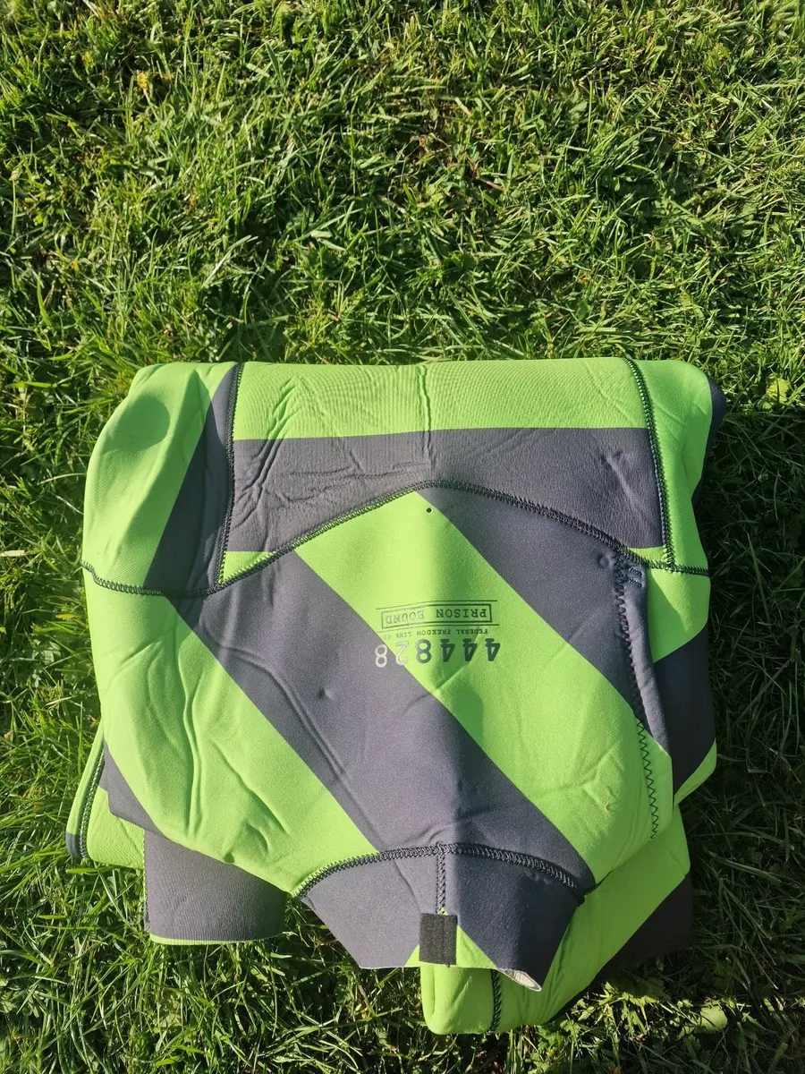As New Adult Wetsuit Medium 4.3 mm/ Very Light - Image 4