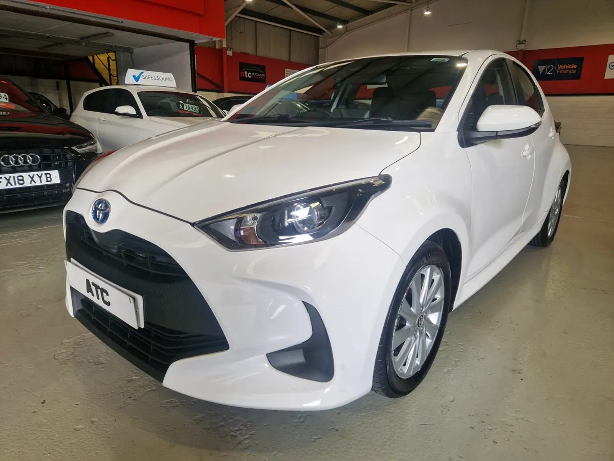 2022 Toyota Yaris VVT-h Icon - Image 3