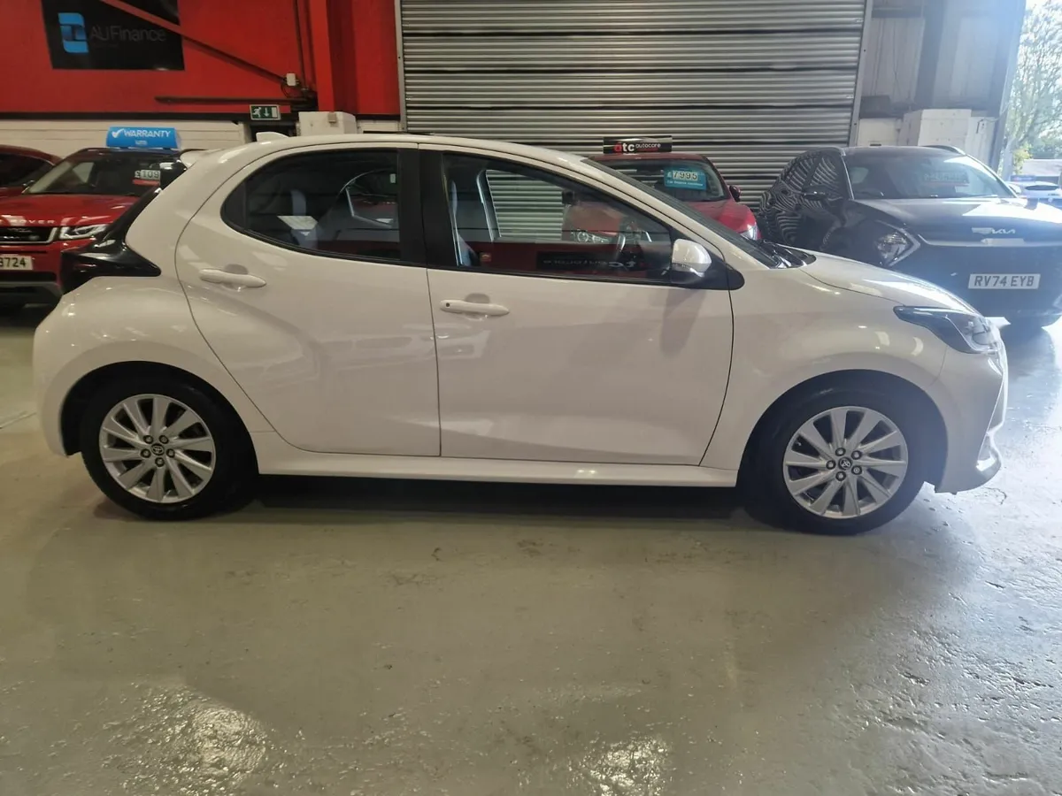 2022 Toyota Yaris VVT-h Icon - Image 4