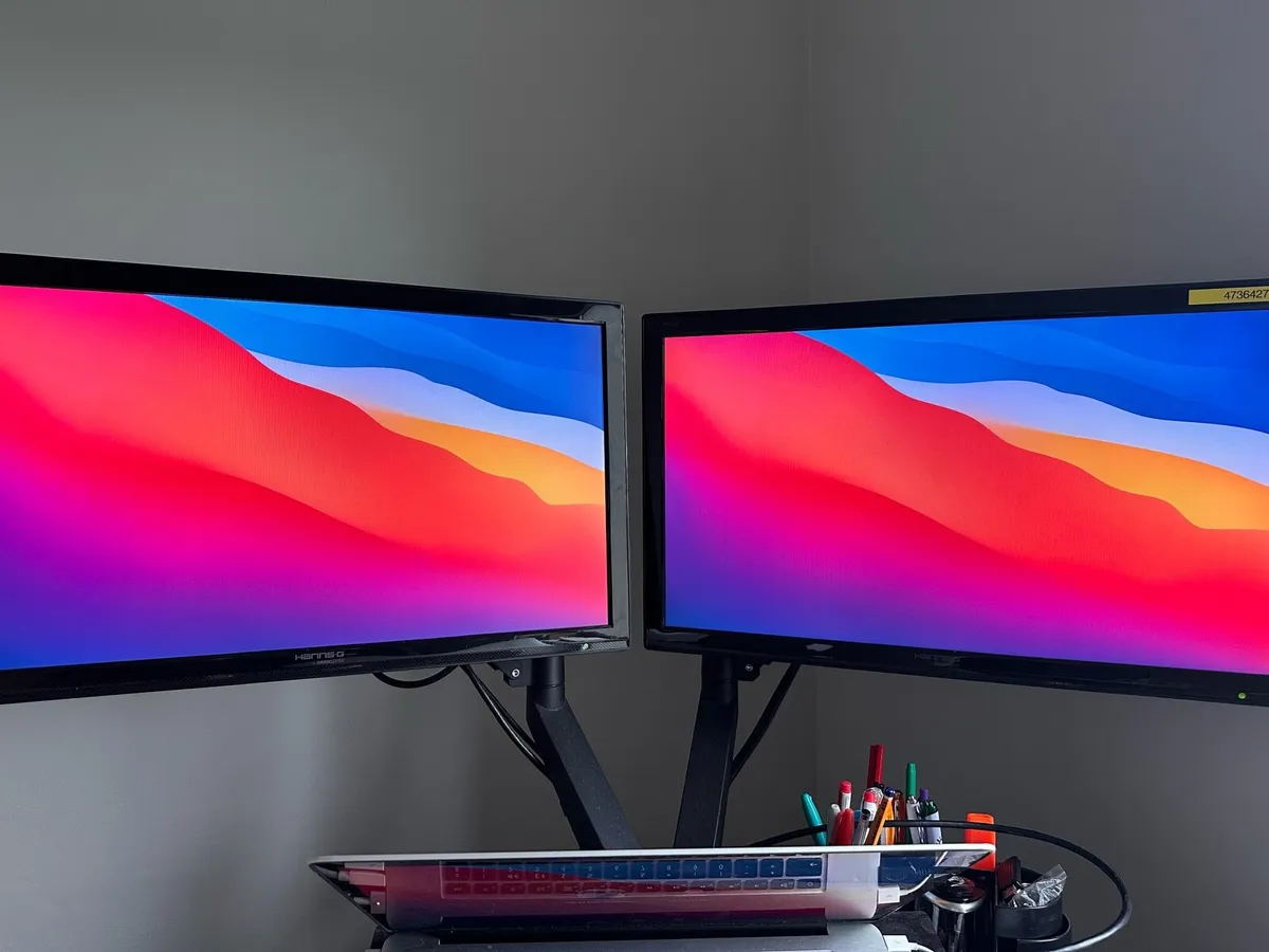 Twin monitors screens on height adjustable radial - Image 2