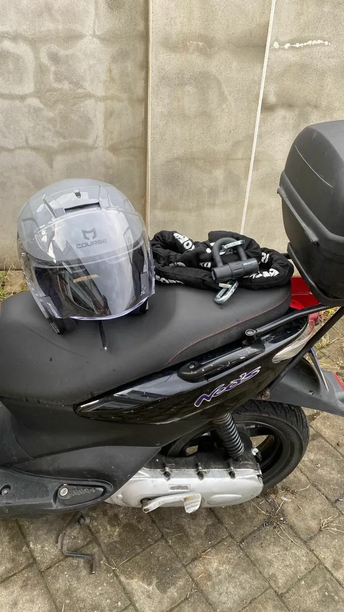2015 Yamaha Neos 50cc moped scooter - Image 3