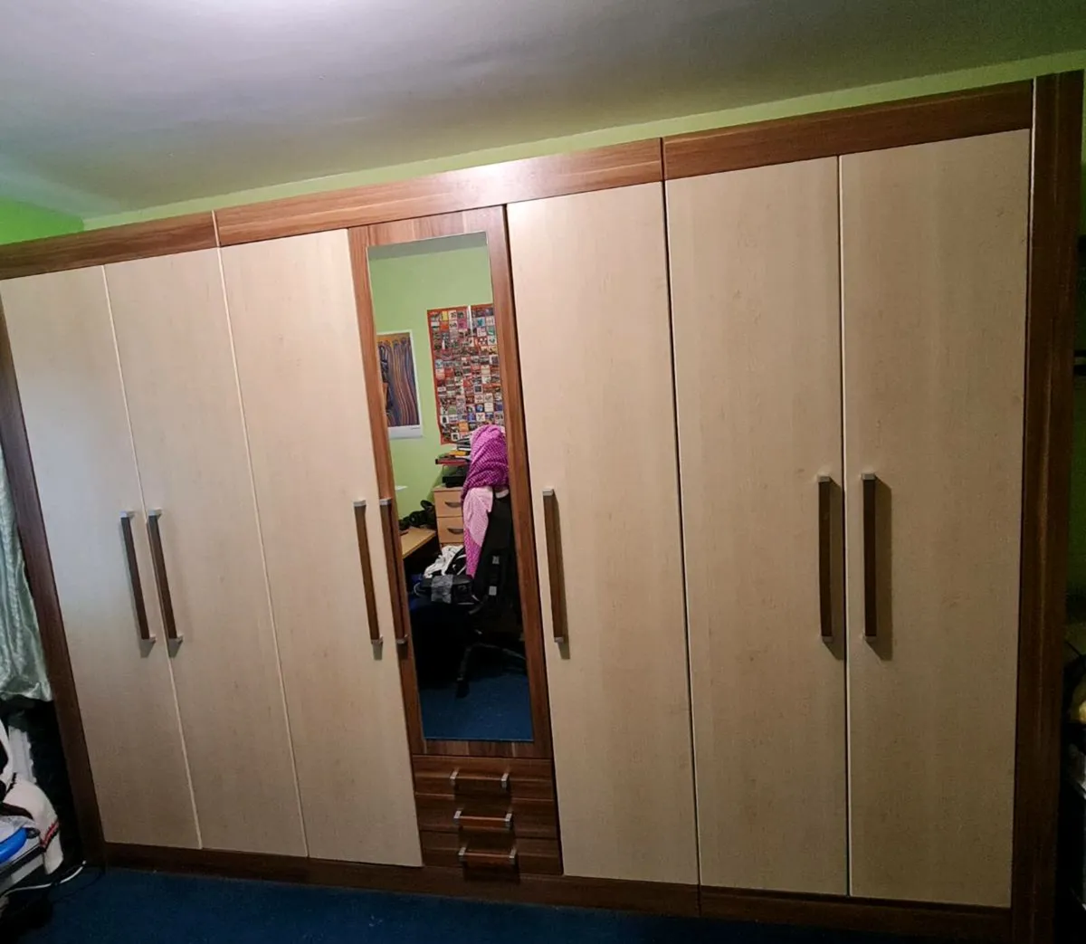 Wardrobe 214cm x 308cm x 60cm - Image 1