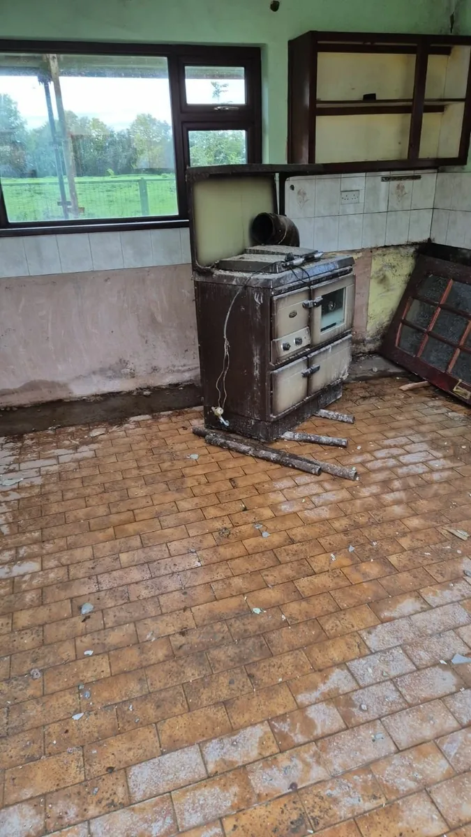 Oil Range - Image 1