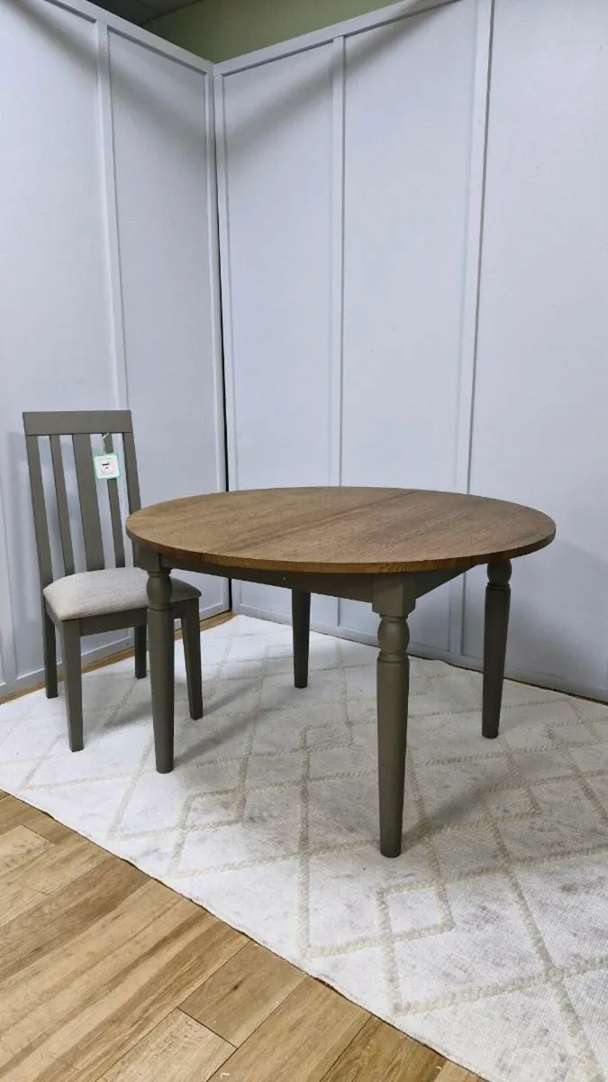 Dining table (Brand new) - Image 1