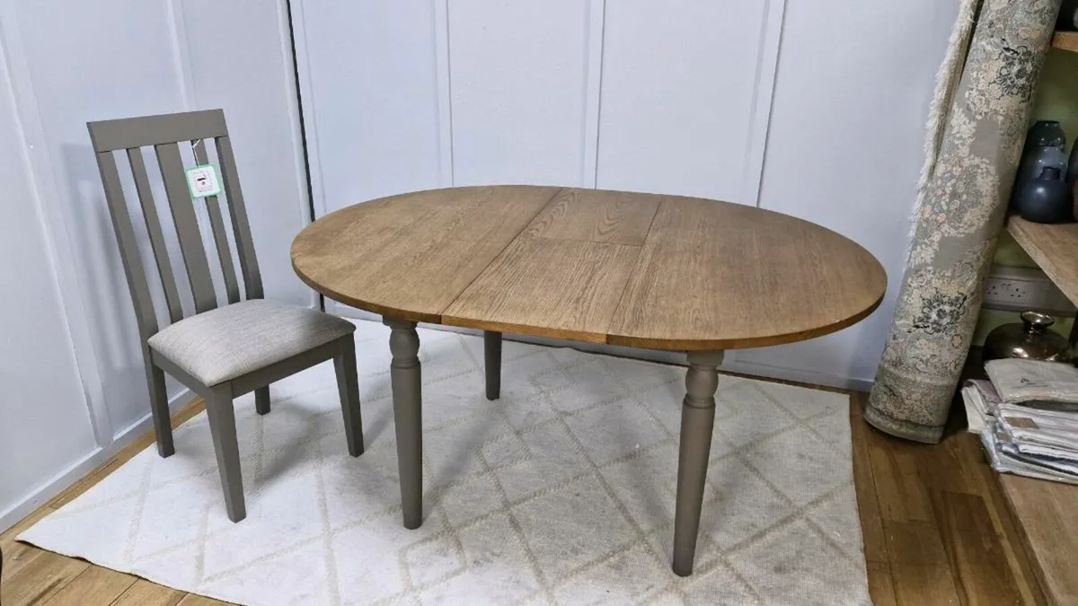 Dining table (Brand new) - Image 2