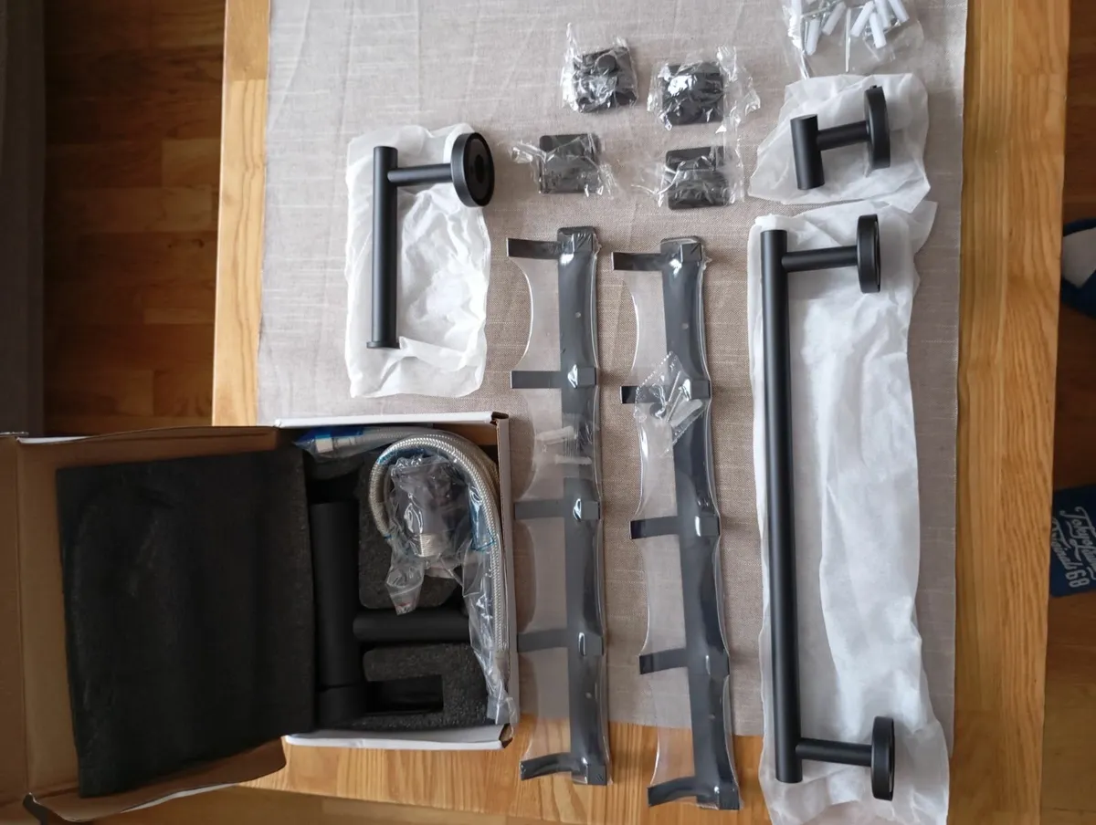 New Black Bathroom set - Image 1