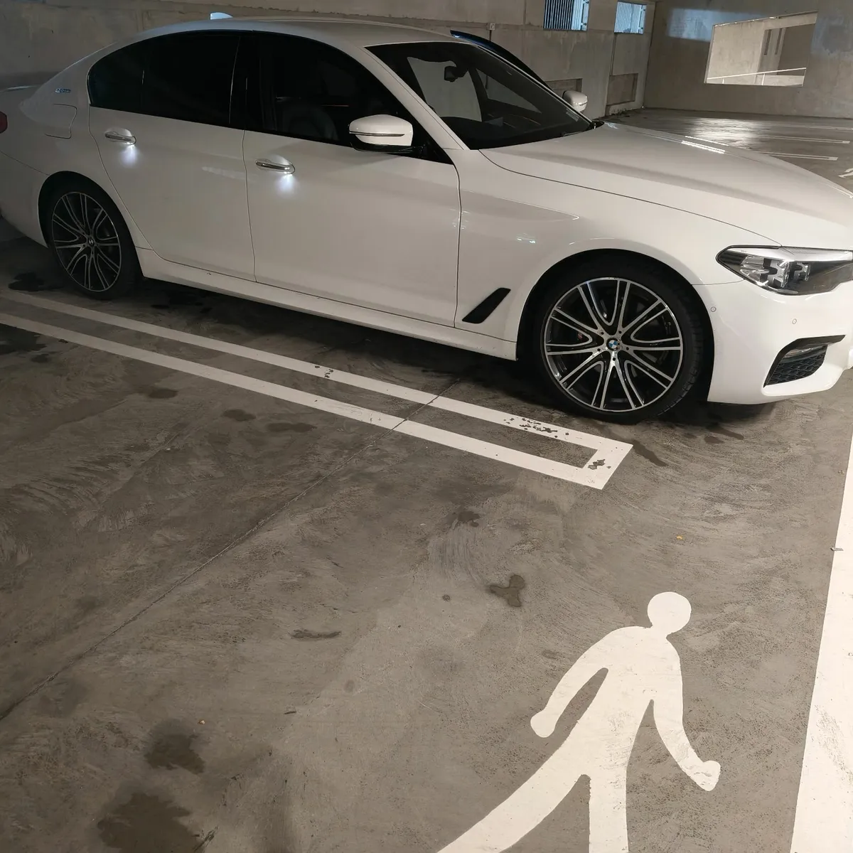 BMW 5-Series 530e Brand New NCT - Image 4