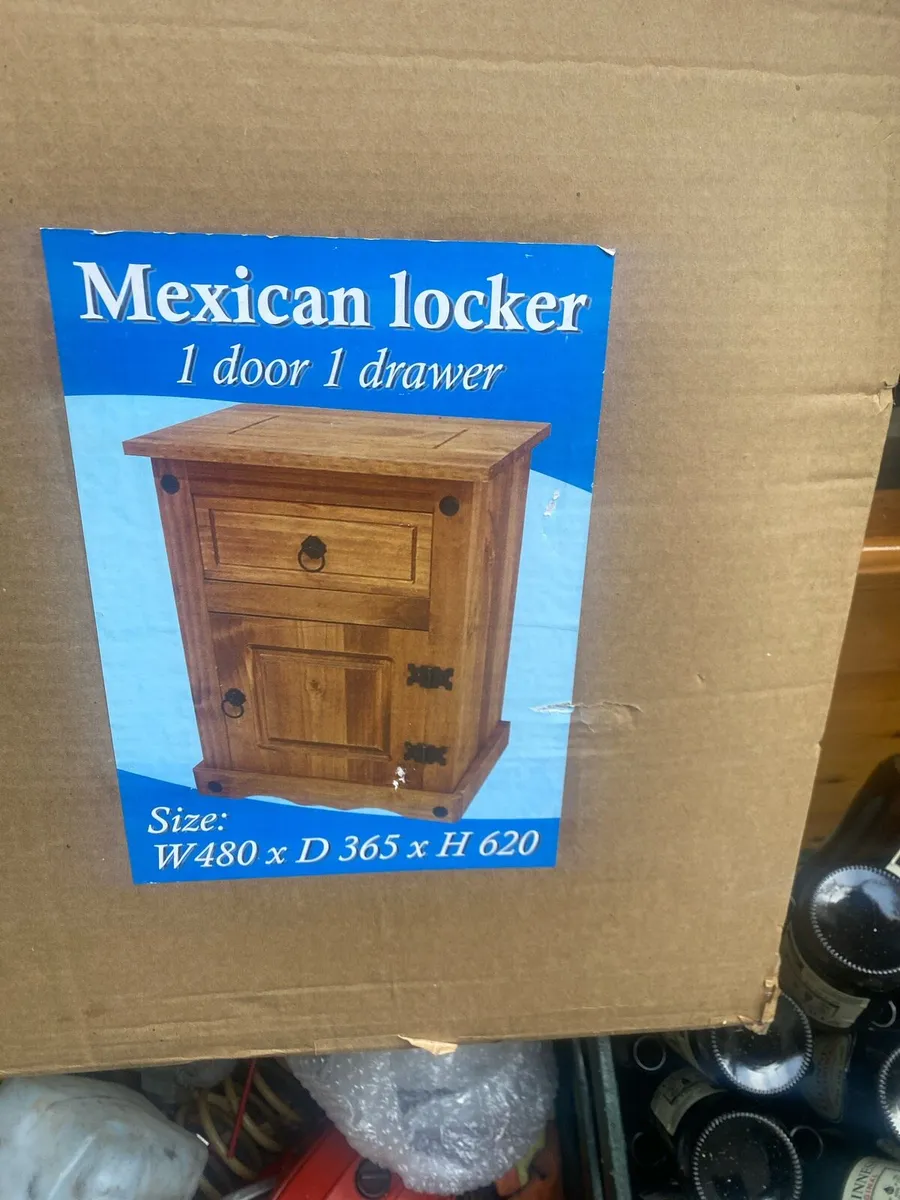Coffe table and locker - Image 4