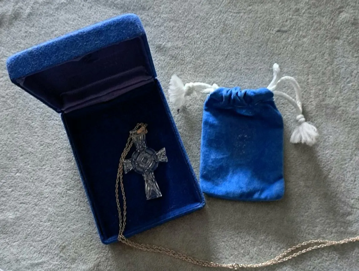 Vintage waterford celtic cross pendant necklace - Image 4