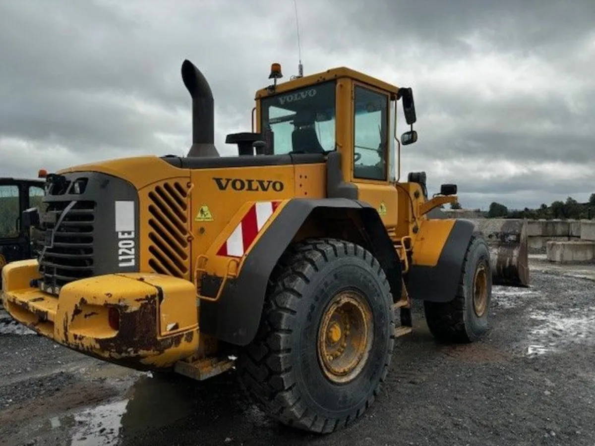 05' Volvo L120E Wheeled Loader - Image 3