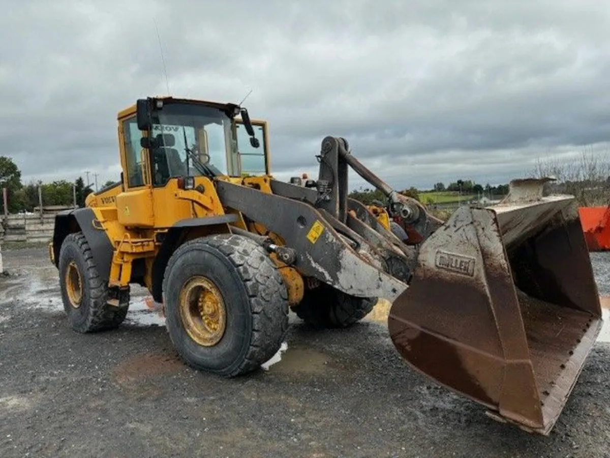 05' Volvo L120E Wheeled Loader - Image 2