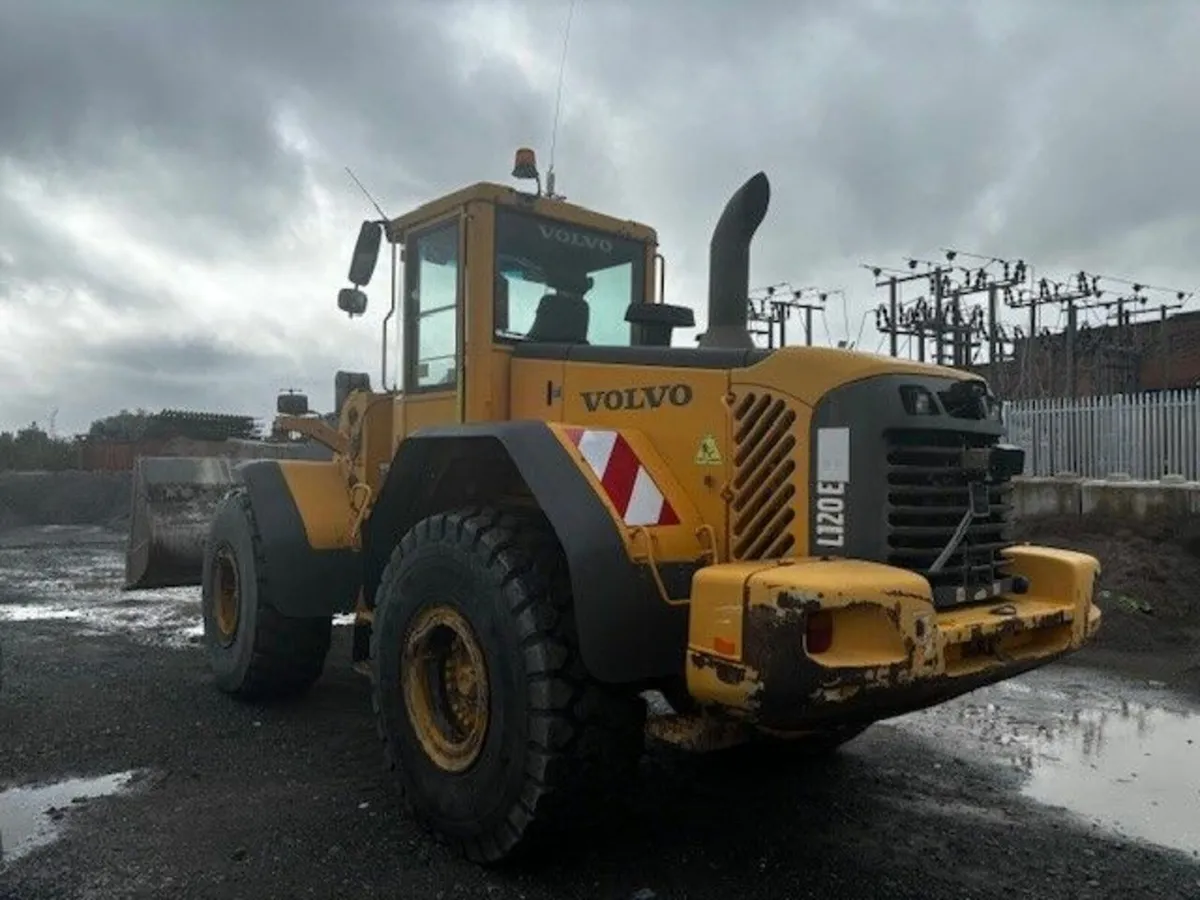 05' Volvo L120E Wheeled Loader - Image 1