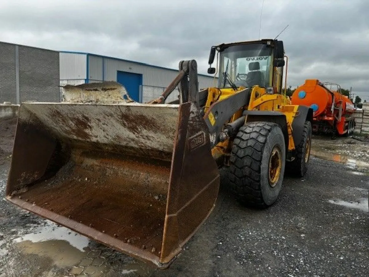 05' Volvo L120E Wheeled Loader - Image 4