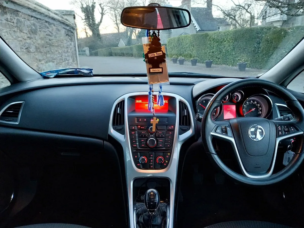 Vauxhall Astra 2011⚠️For Repair or Parts⚠️ - Image 4