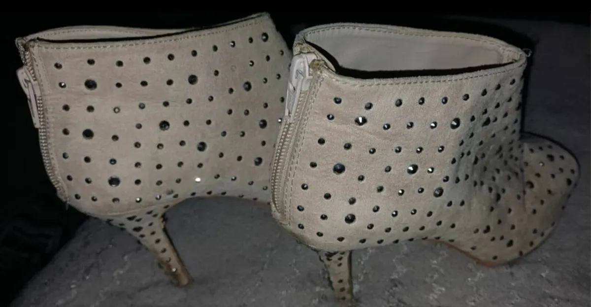 Tan and silver studded open toe ankle boots,size 5 - Image 4
