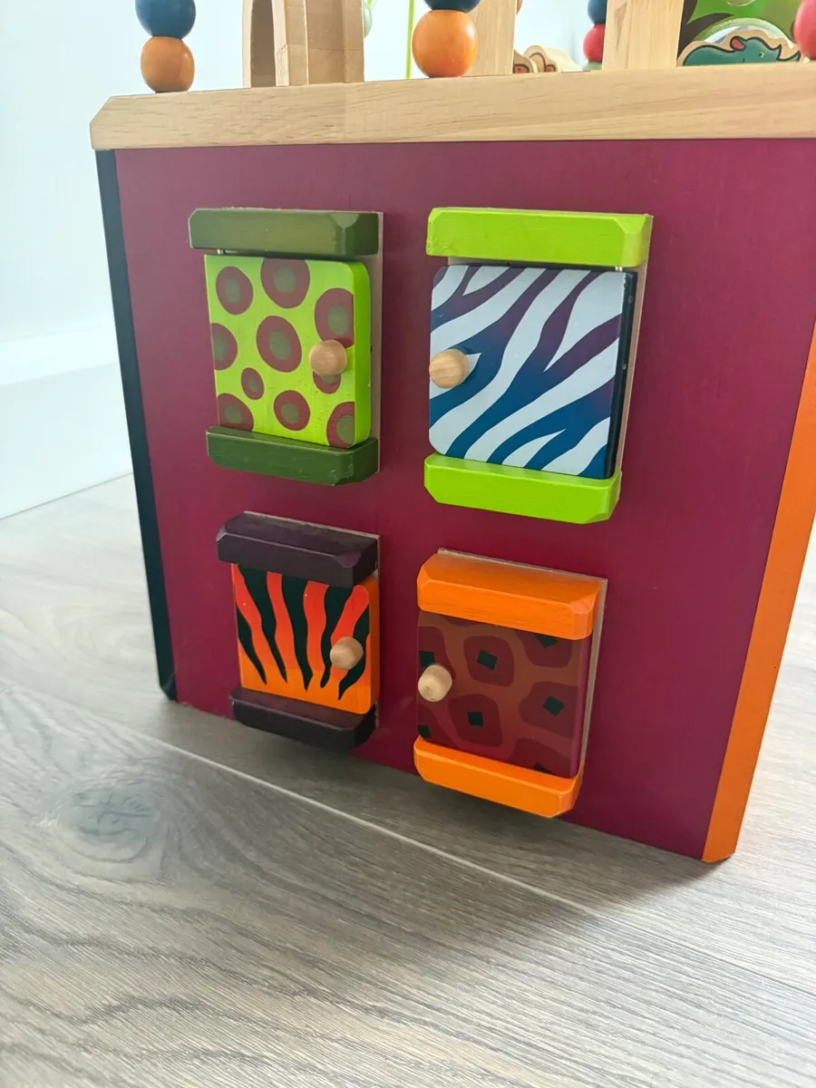 Activity cube - Image 1