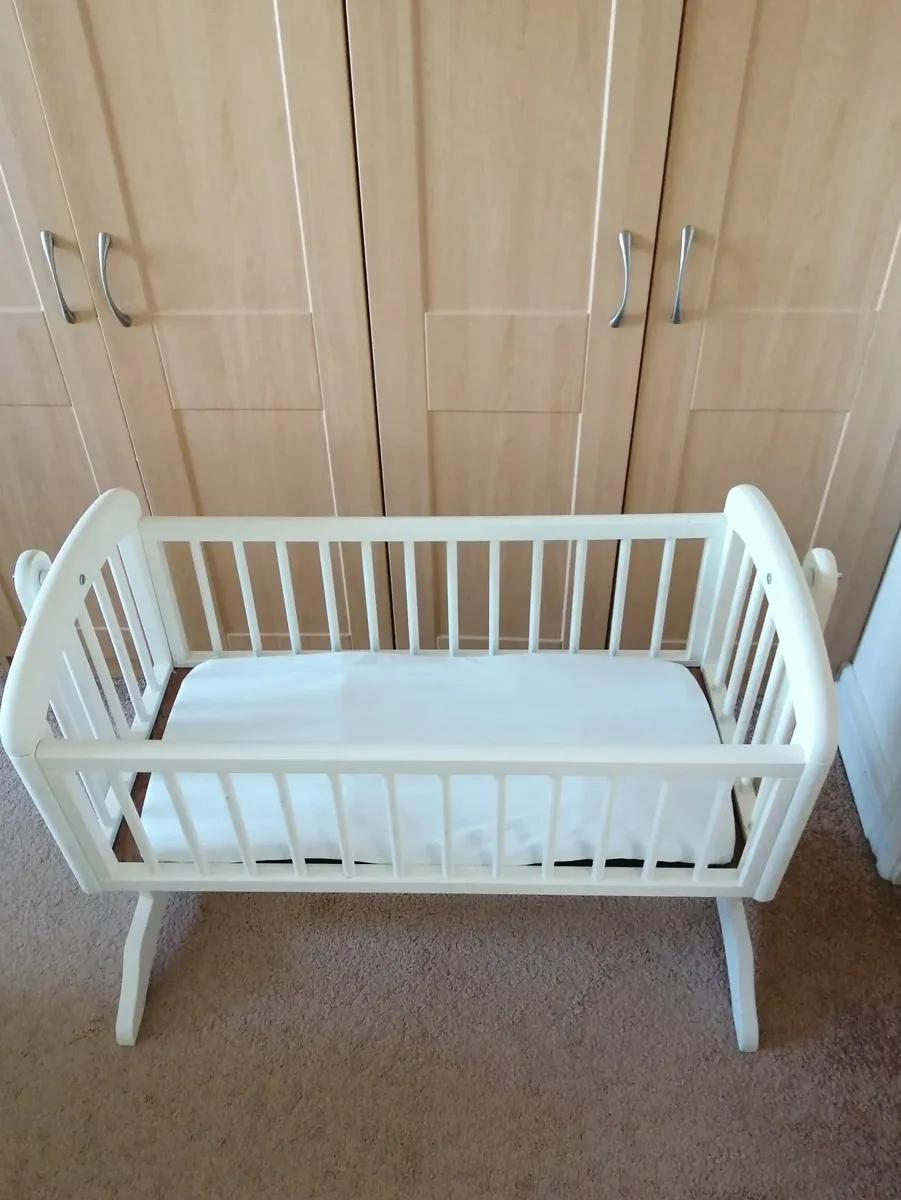 Baby crib - Image 1