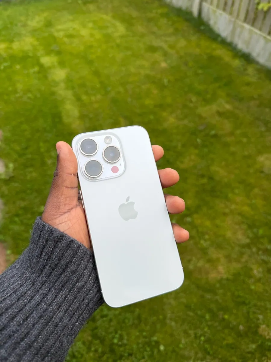iPhone 15 Pro (256GB) Unlocked - Image 4