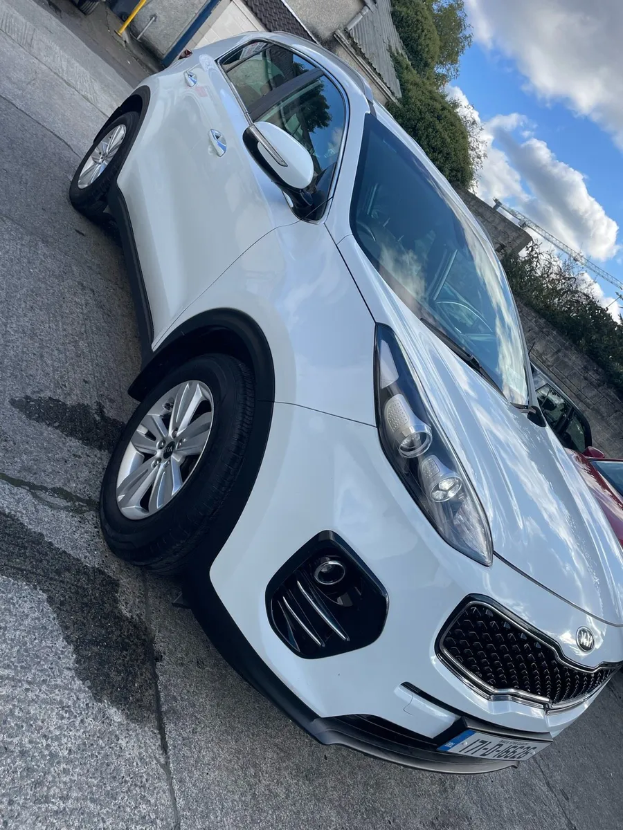 KIA Sportage 1.7 Platinum 5DR - Image 2