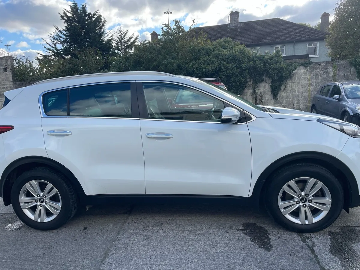 KIA Sportage 1.7 Platinum 5DR - Image 3