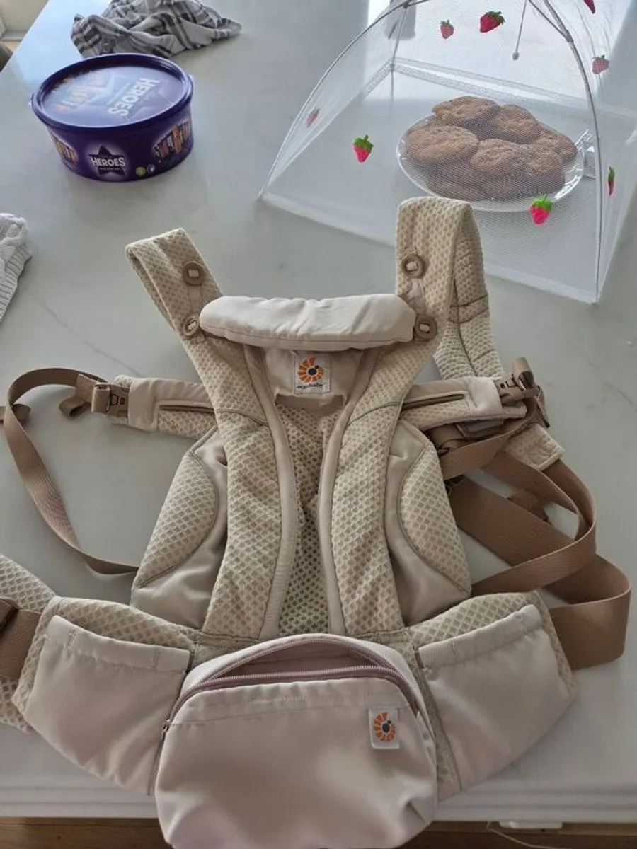 Ergobaby Omni Breeze - Image 1