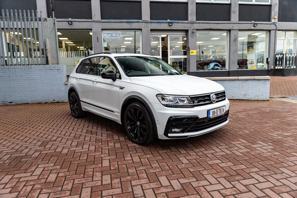 2.0 TDI 150HP R-LINE PAN ROOF 5DR ESTATE AUTOMATIC - Image 1