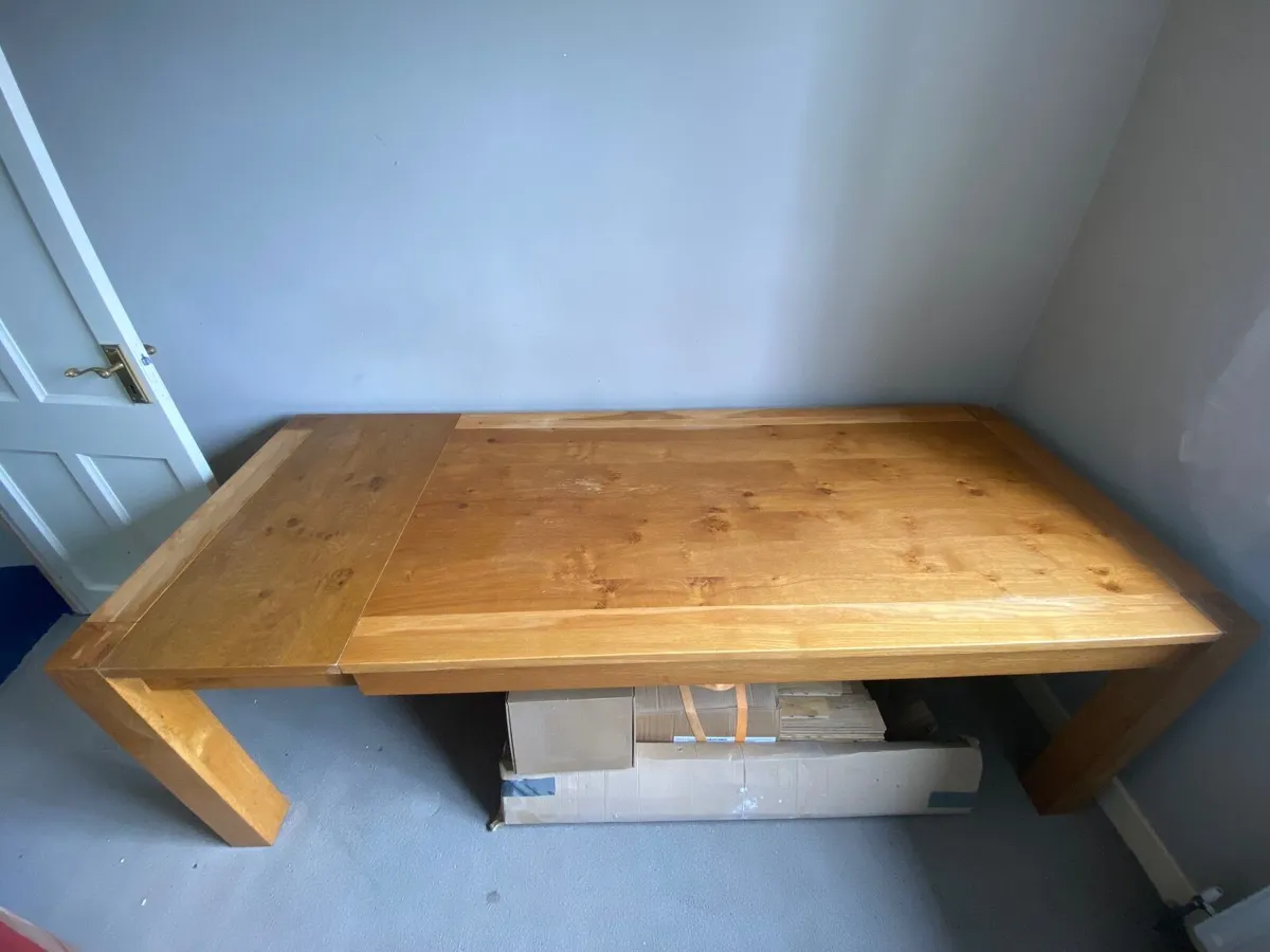 Table and 8 chairs - Image 3