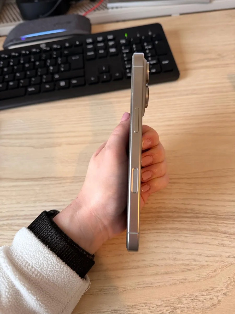 Immaculate iPhone 16 Pro Natural Titanium 128GB - Image 4