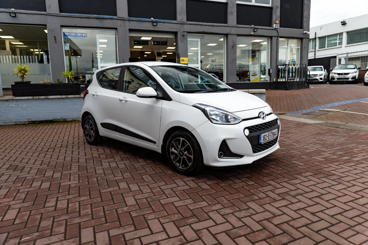 1.0 DELUXE 5DR HATCHBACK FINISHED IN UNMARKED WHIT - Image 1