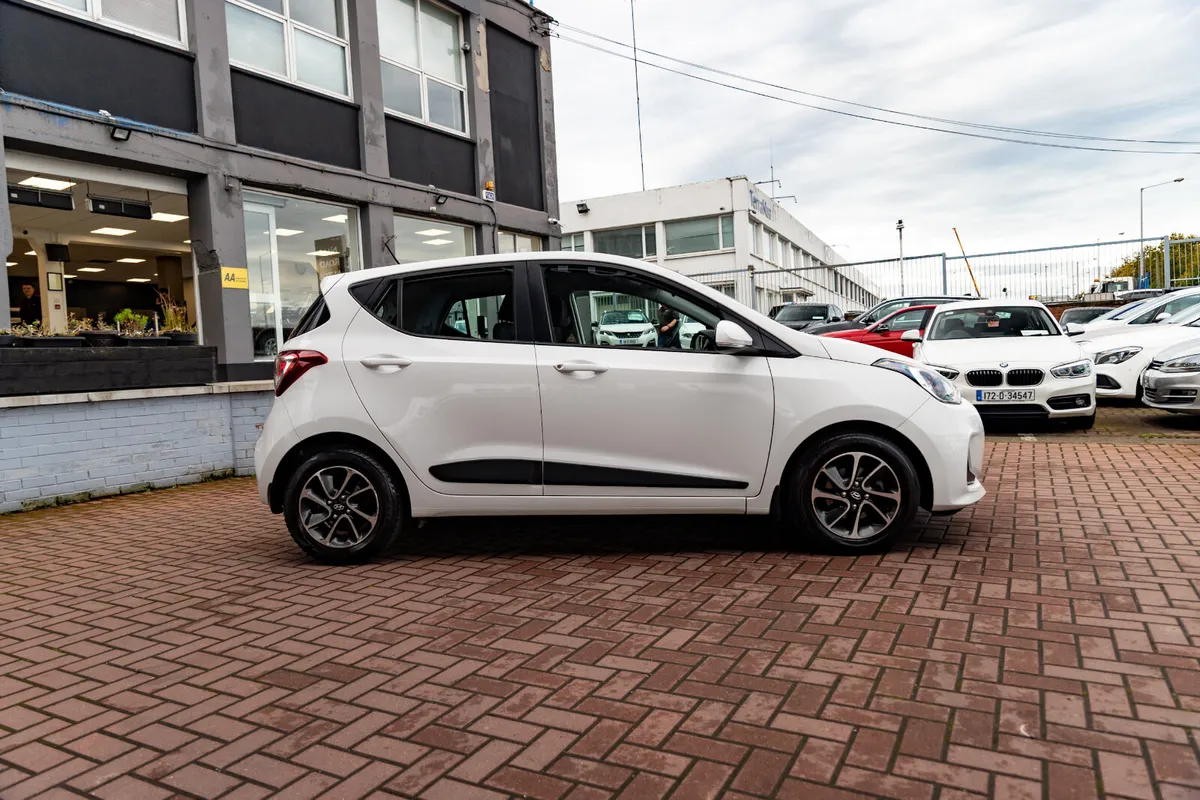 1.0 DELUXE 5DR HATCHBACK FINISHED IN UNMARKED WHIT - Image 2