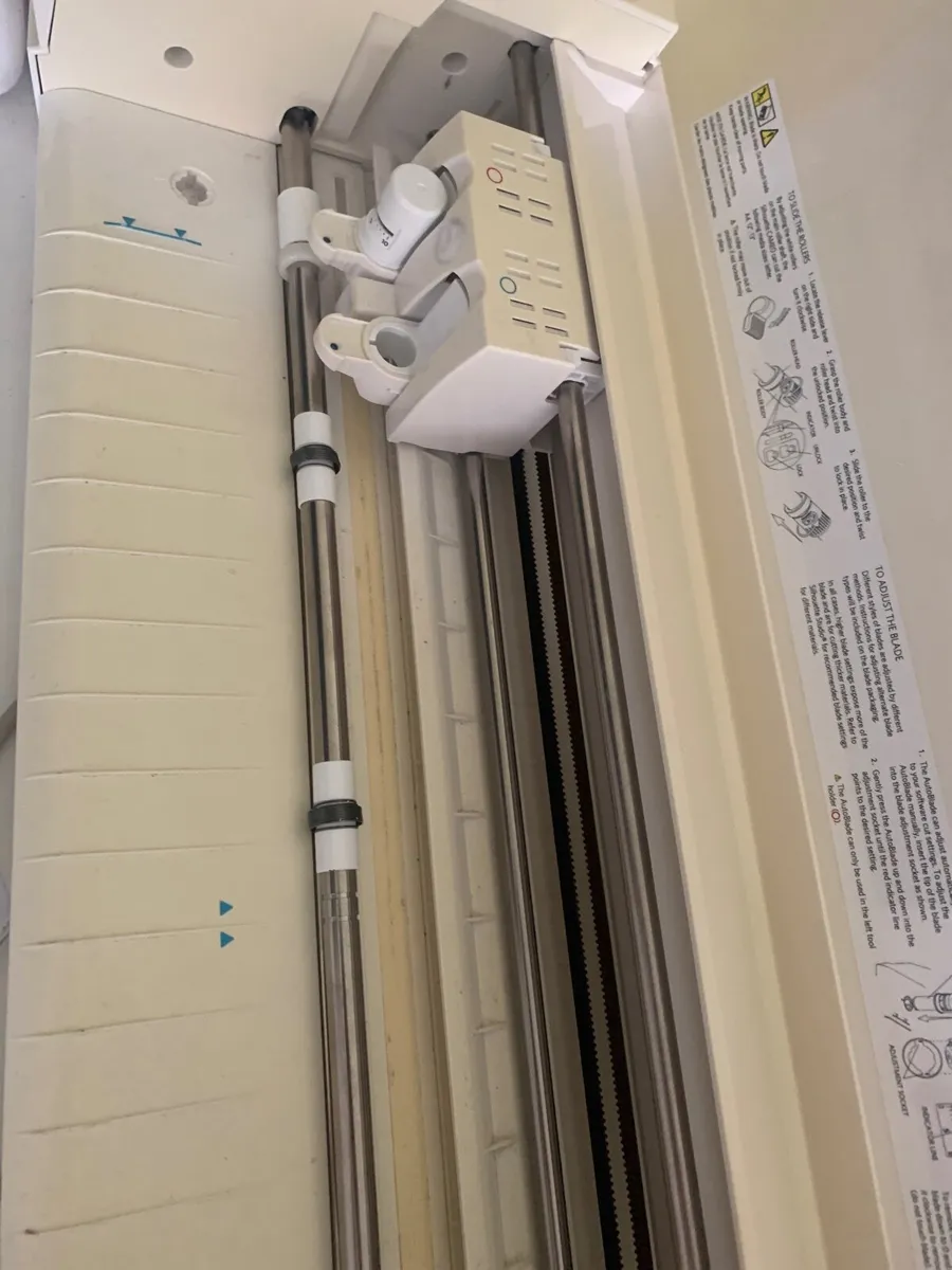Silhouette Cameo cutting machine - Image 3