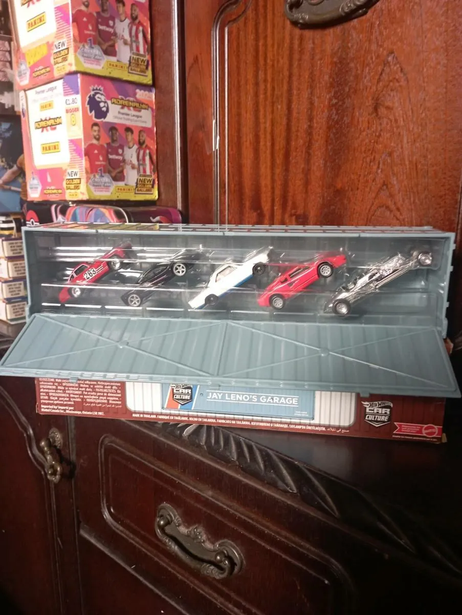 HOT WHEELS JAY LENO'S GARAGE CONTAINER BOXSET. - Image 3