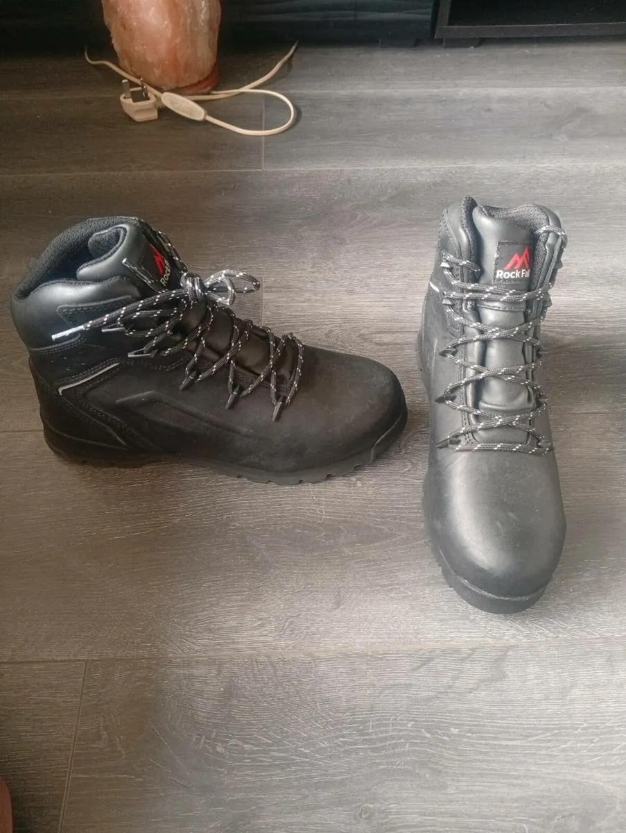 Clothes and work boots for sale - Image 3